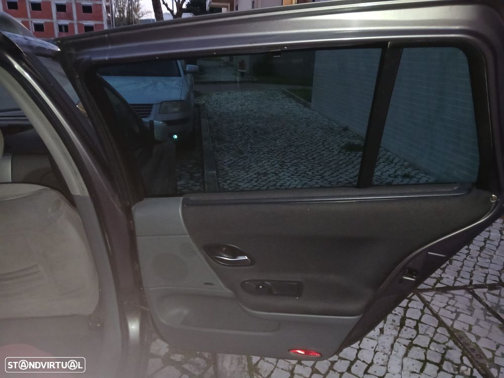 Renault Laguna Break 1.9 dCi Dynamique - 9