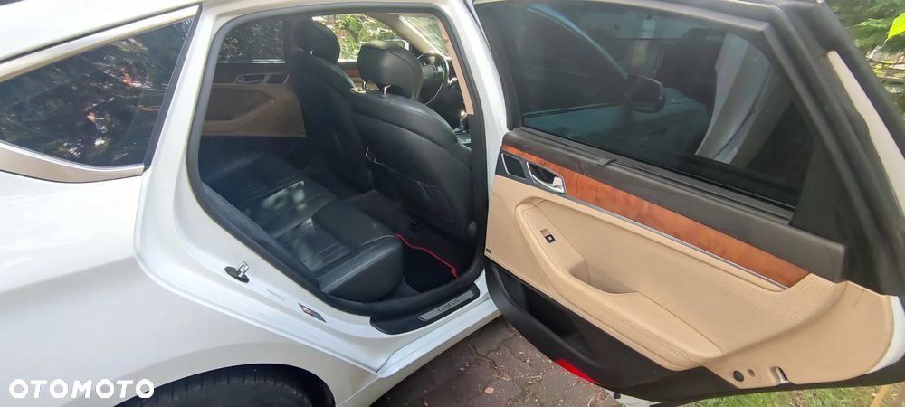 Hyundai Genesis 3.8 V6 GDI - 5