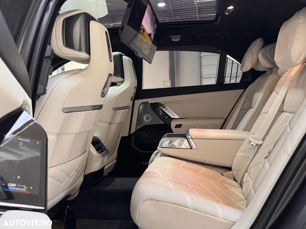 BMW M7 M760e xDrive AT PHEV - 33