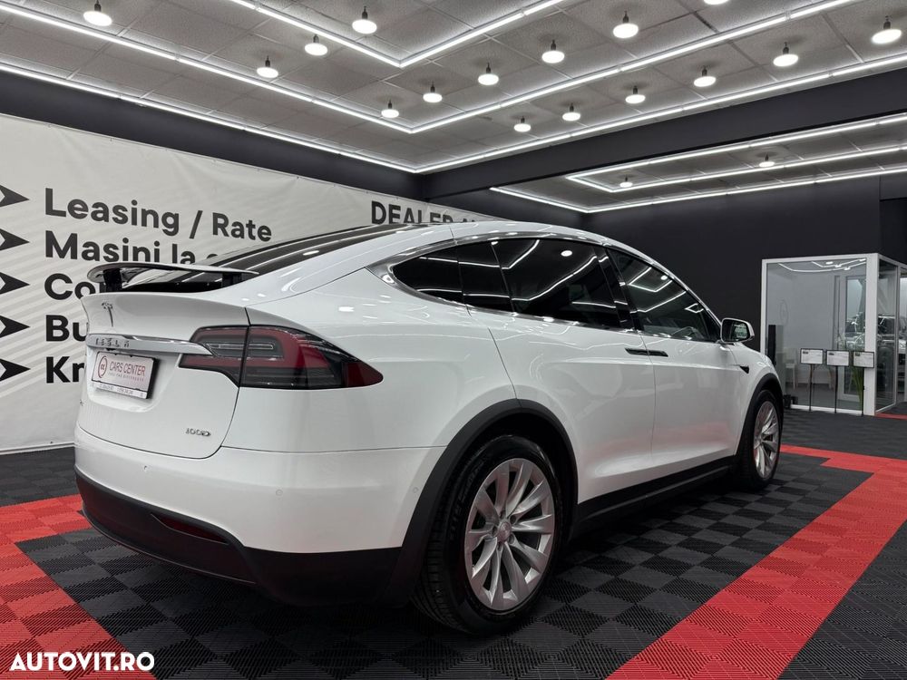 Tesla Model X - 3