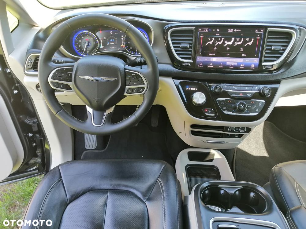 Chrysler Pacifica - 16
