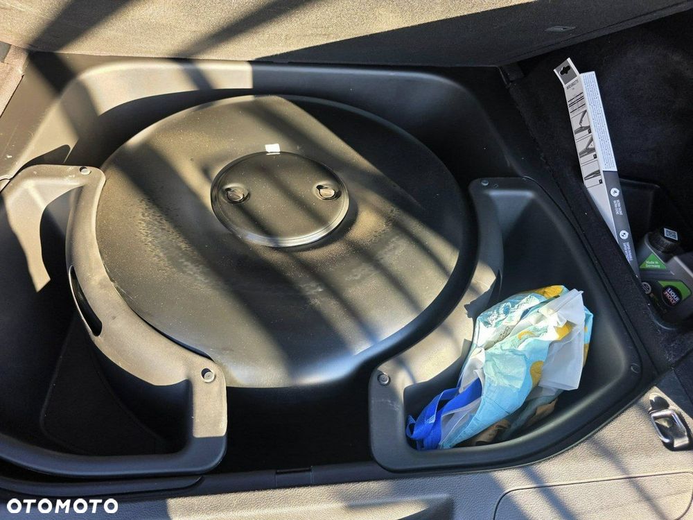 Jeep Grand Cherokee - 32