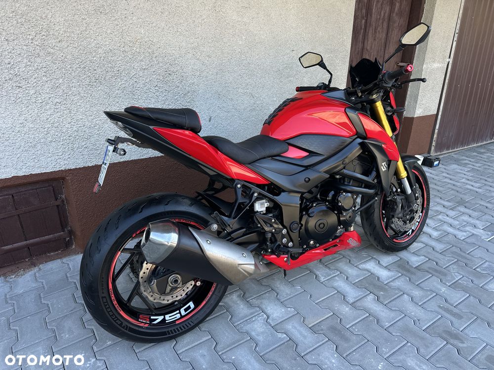 Suzuki GSX - 22