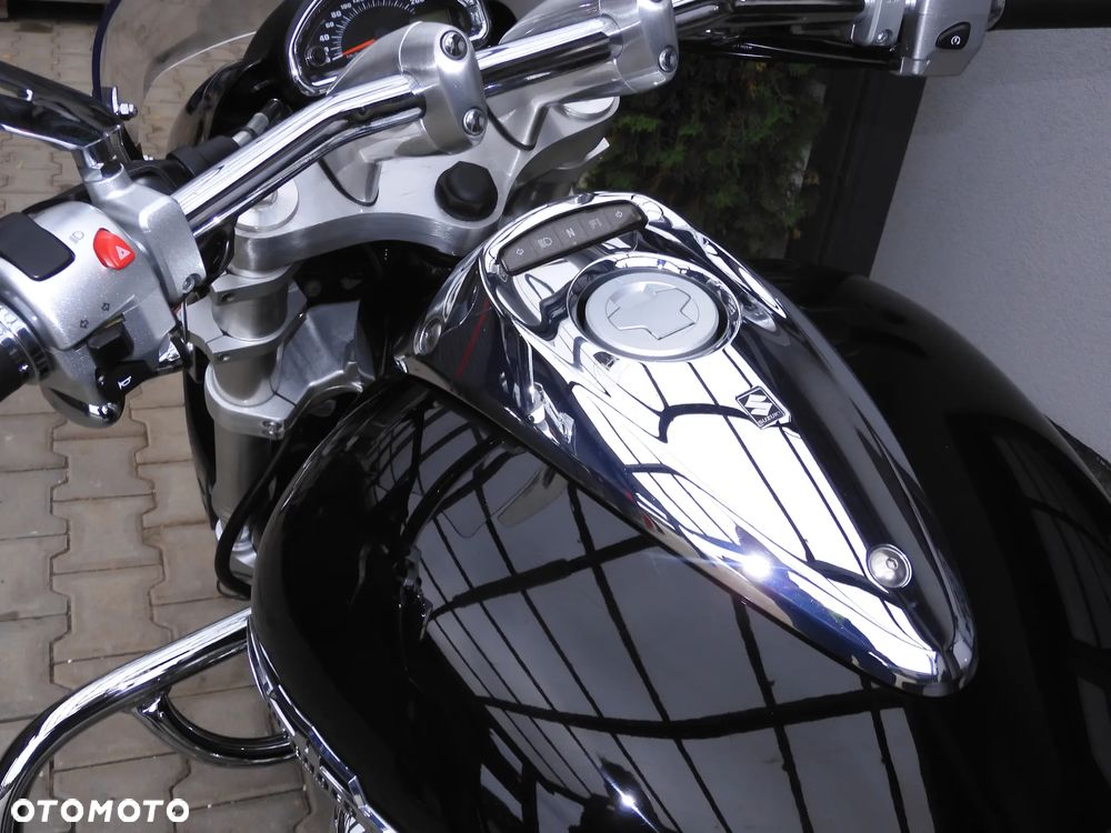 Suzuki Intruder - 28