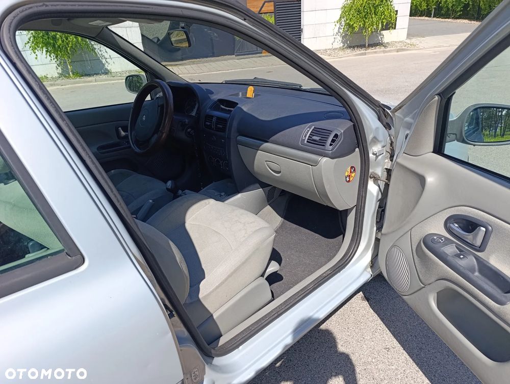 Renault Clio 1.4 16V Privilege - 6