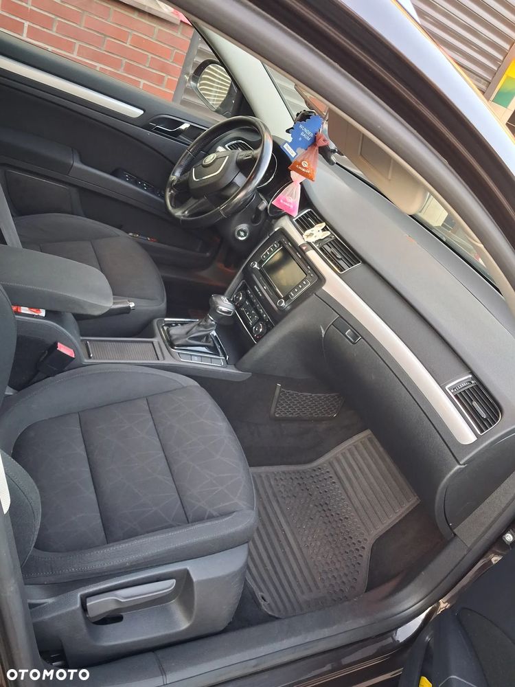 Skoda Superb 2.0 TDI 4x4 DSG FAMILY - 12