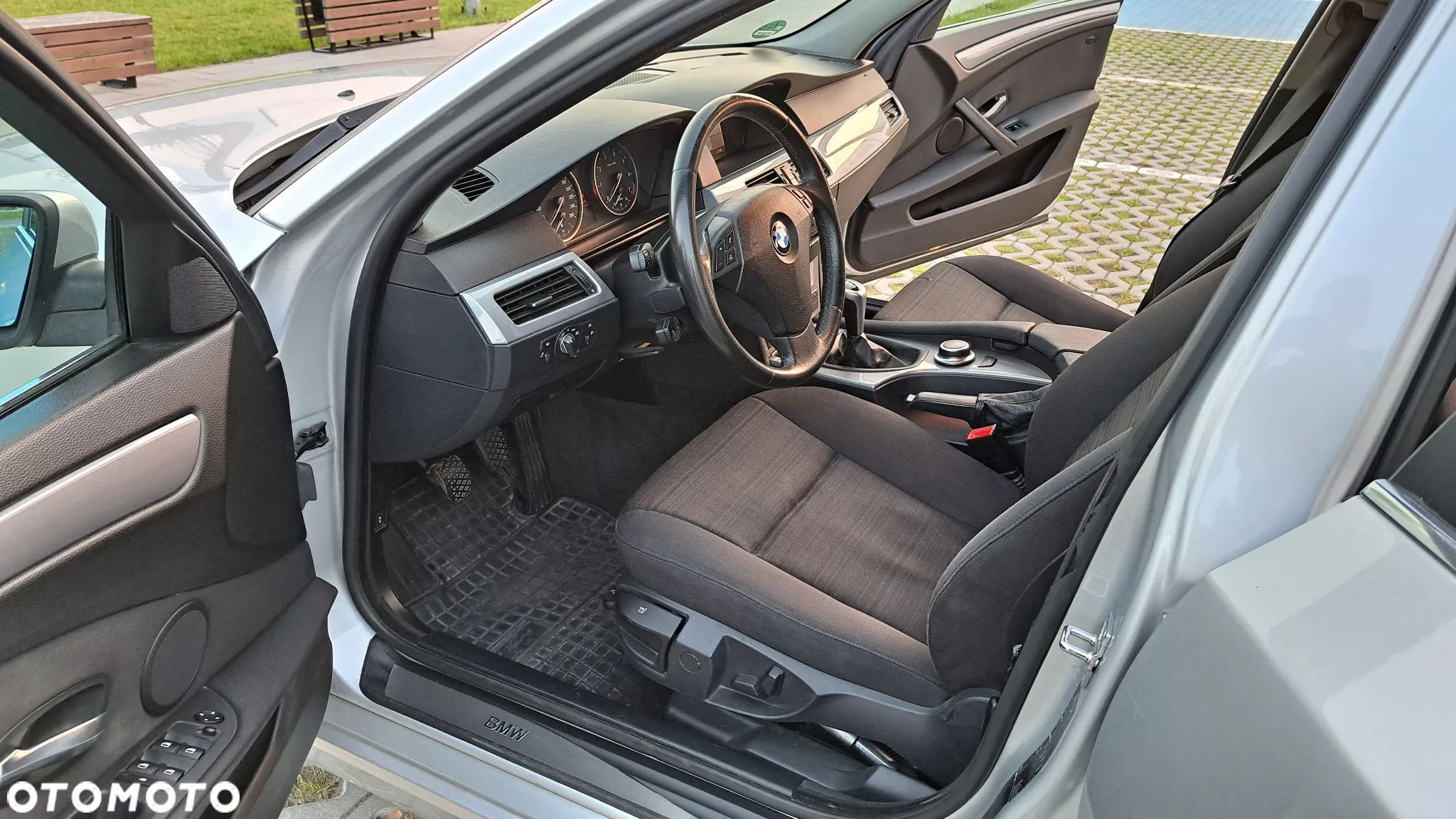 BMW Seria 5 523i - 7