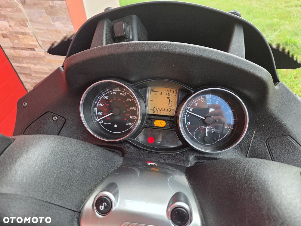 Piaggio MP-3 - 9