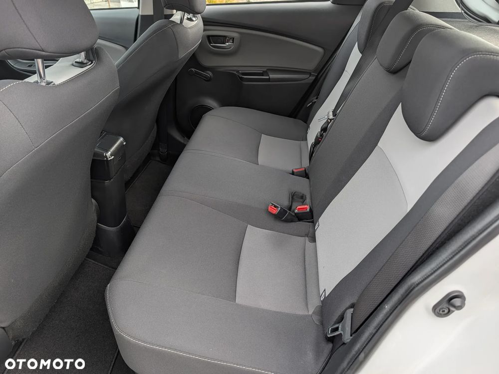 Toyota Yaris Hybrid 100 Premium - 16