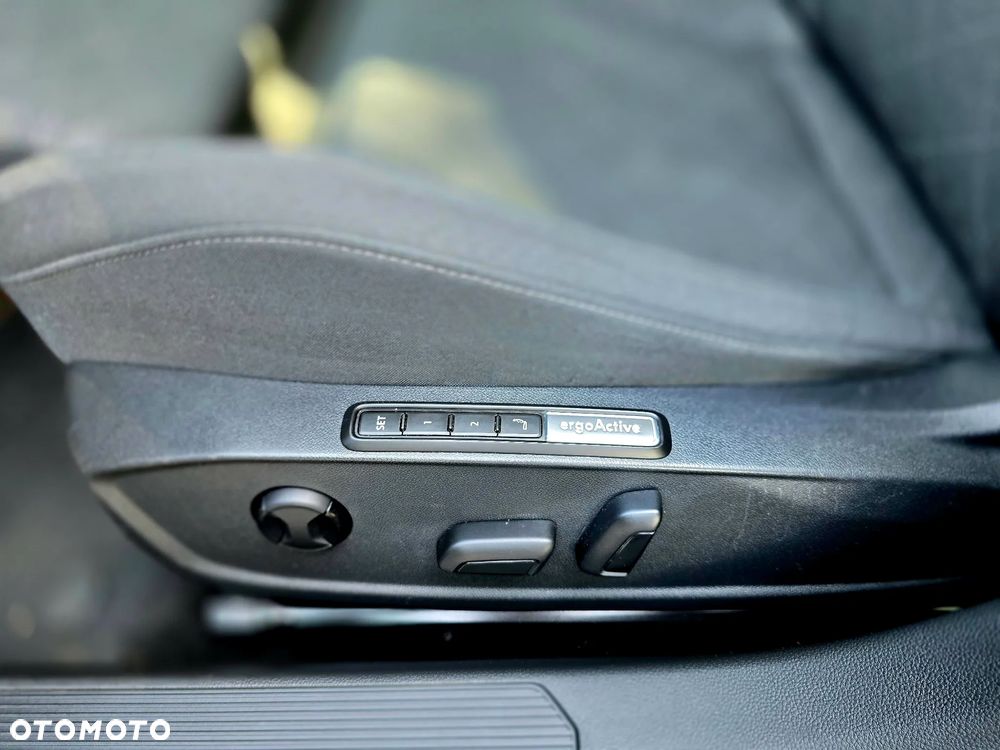 Volkswagen Golf - 22