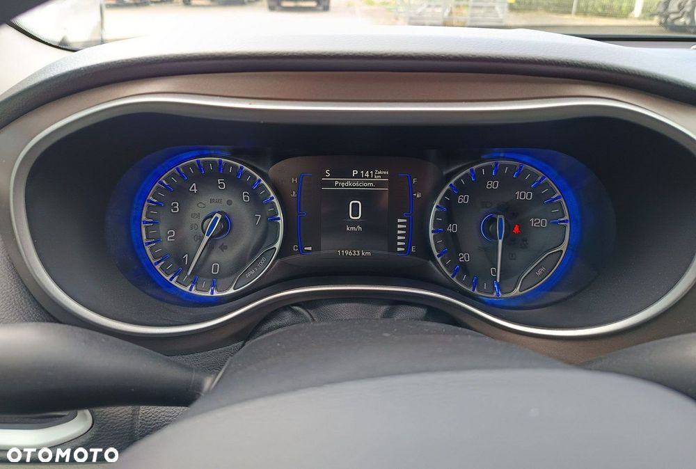 Chrysler Pacifica - 16