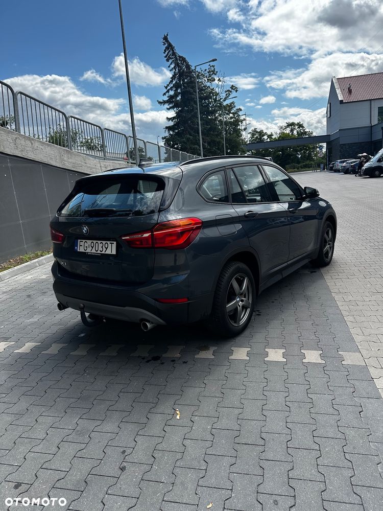BMW X1 sDrive20d - 11
