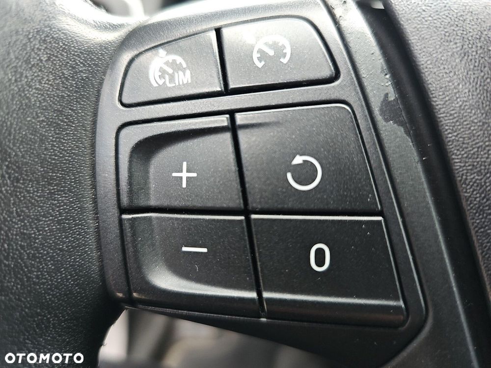 Volvo V60 Cross Country - 25