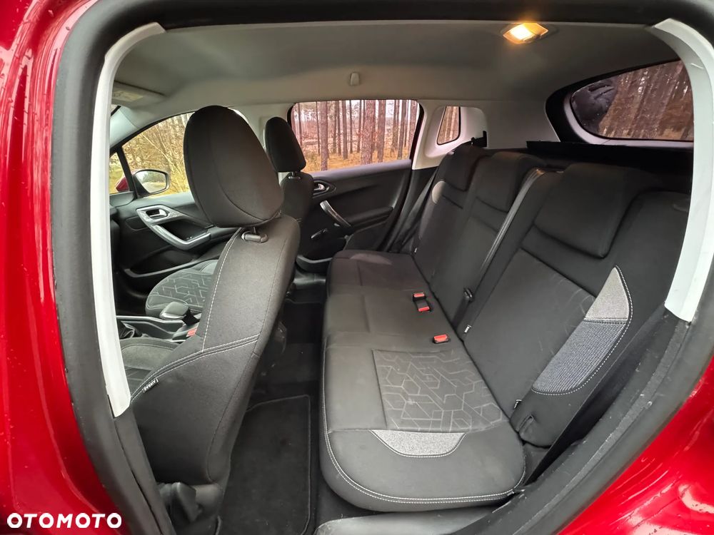 Peugeot 2008 1.2 Pure Tech Active S&S - 17