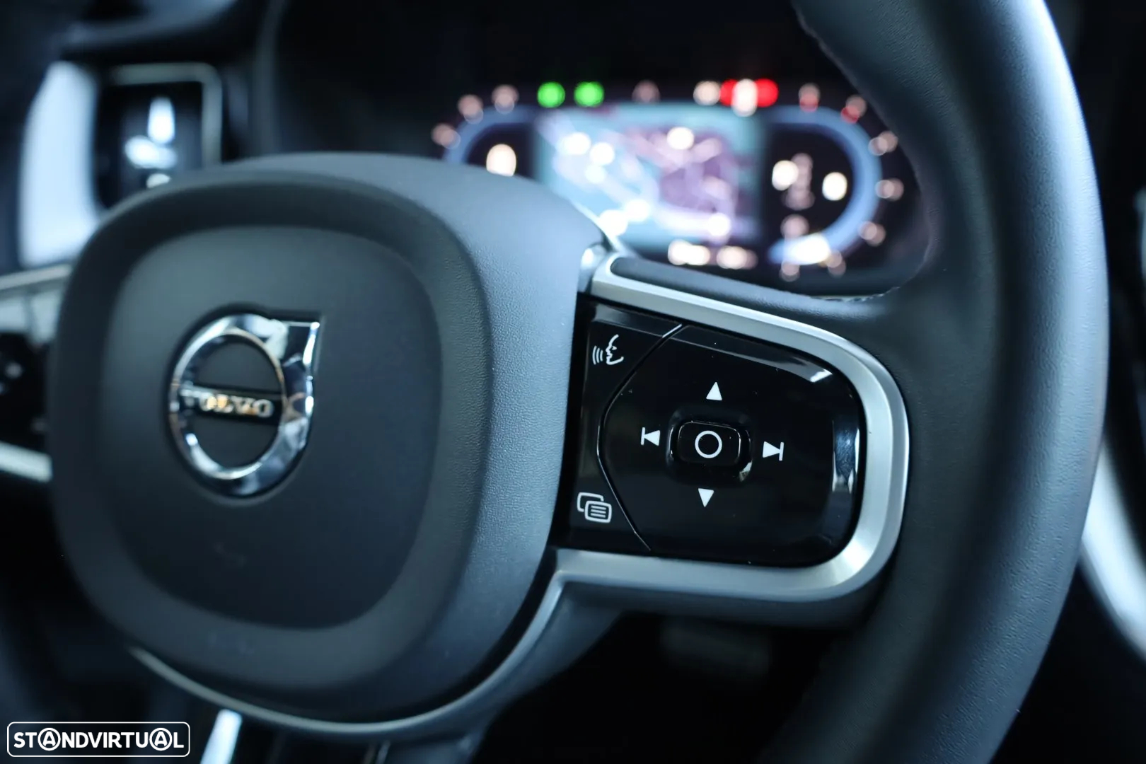 Volvo XC 60 2.0 B4 Plus Dark - 20