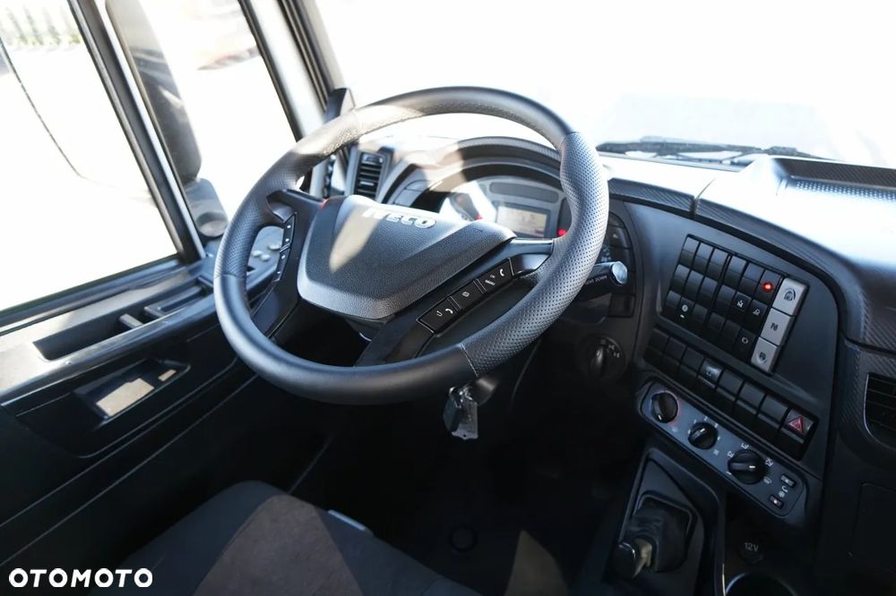 Iveco TRAKKER 410 / SKRZYNIOWY- 6,5 M + HDS PALFINGER PK 19.001 SLD / MOCNA PODŁOGA / 3 MIEJSCA / PILOT/ - 29