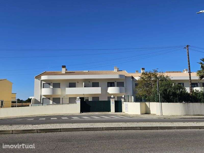 Apartamento T3 em condomínio fechado com piscina e garagem - Grande imagem: 2/12