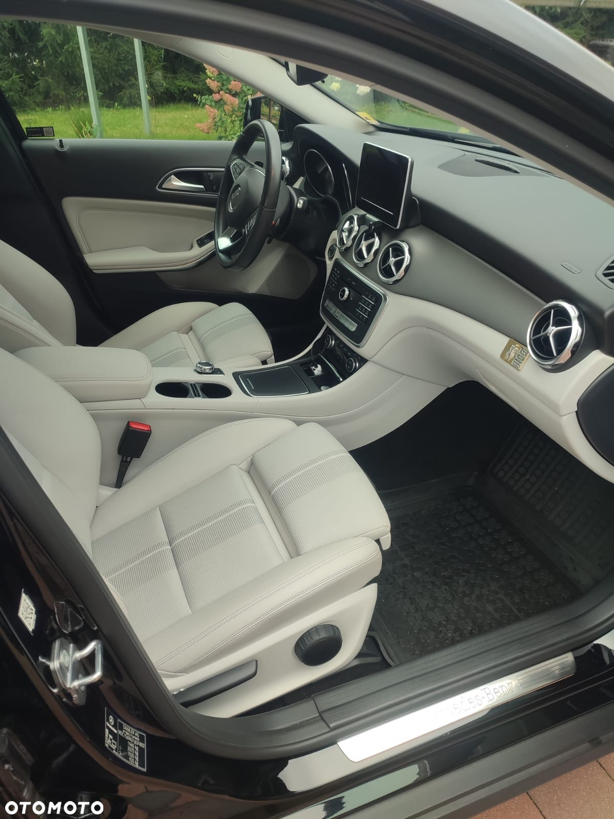 Mercedes-Benz GLA 200 7G-DCT - 7