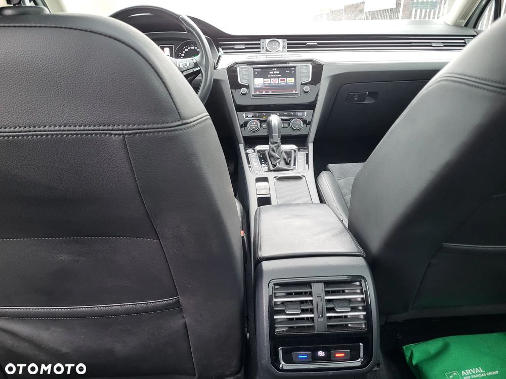 Volkswagen Passat - 11