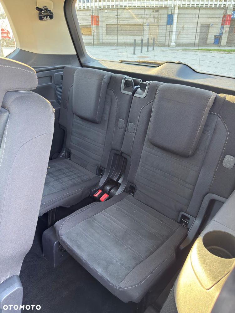 Volkswagen Touran - 34