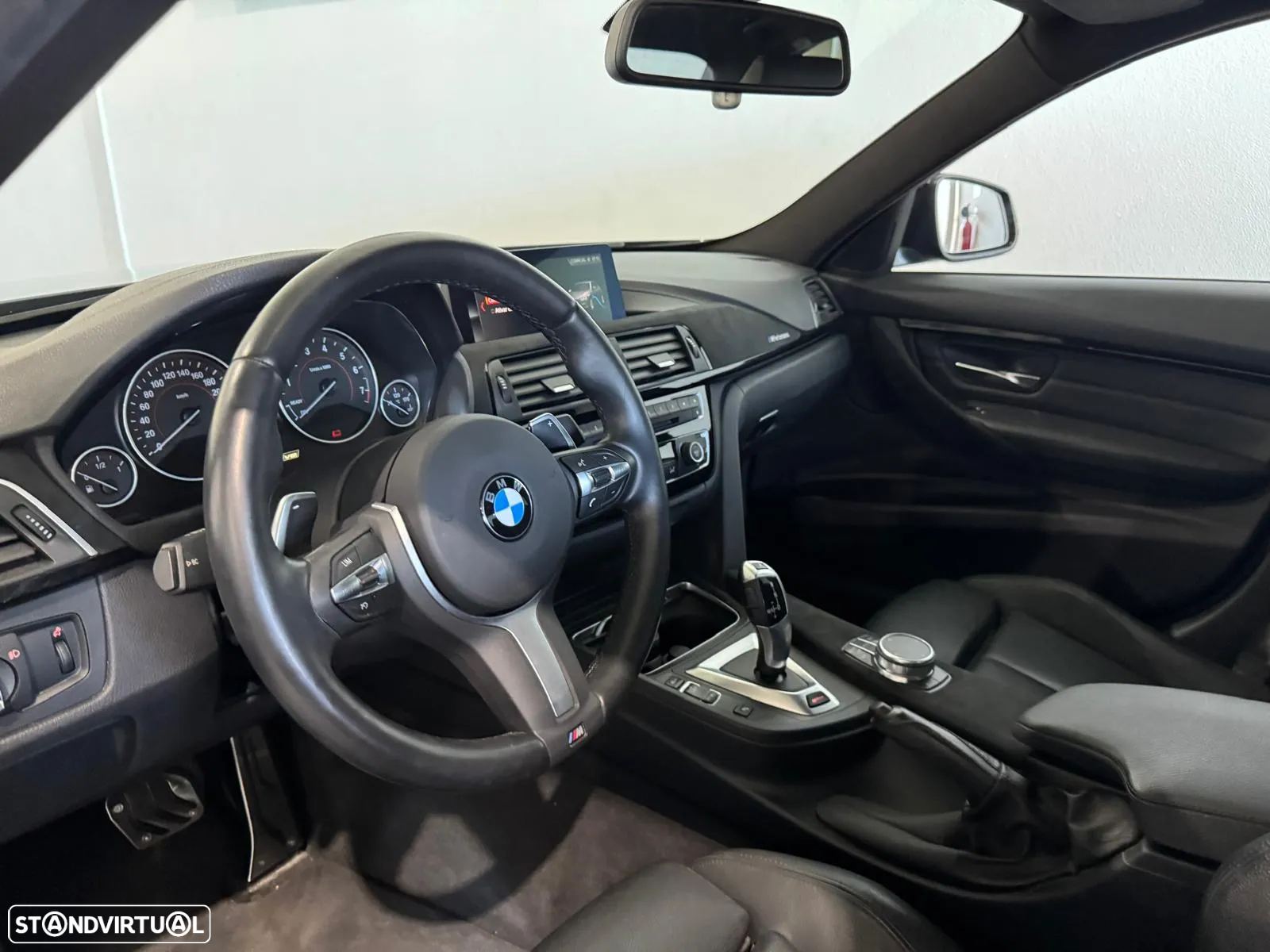 BMW 330 e iPerformance Pack M - 12