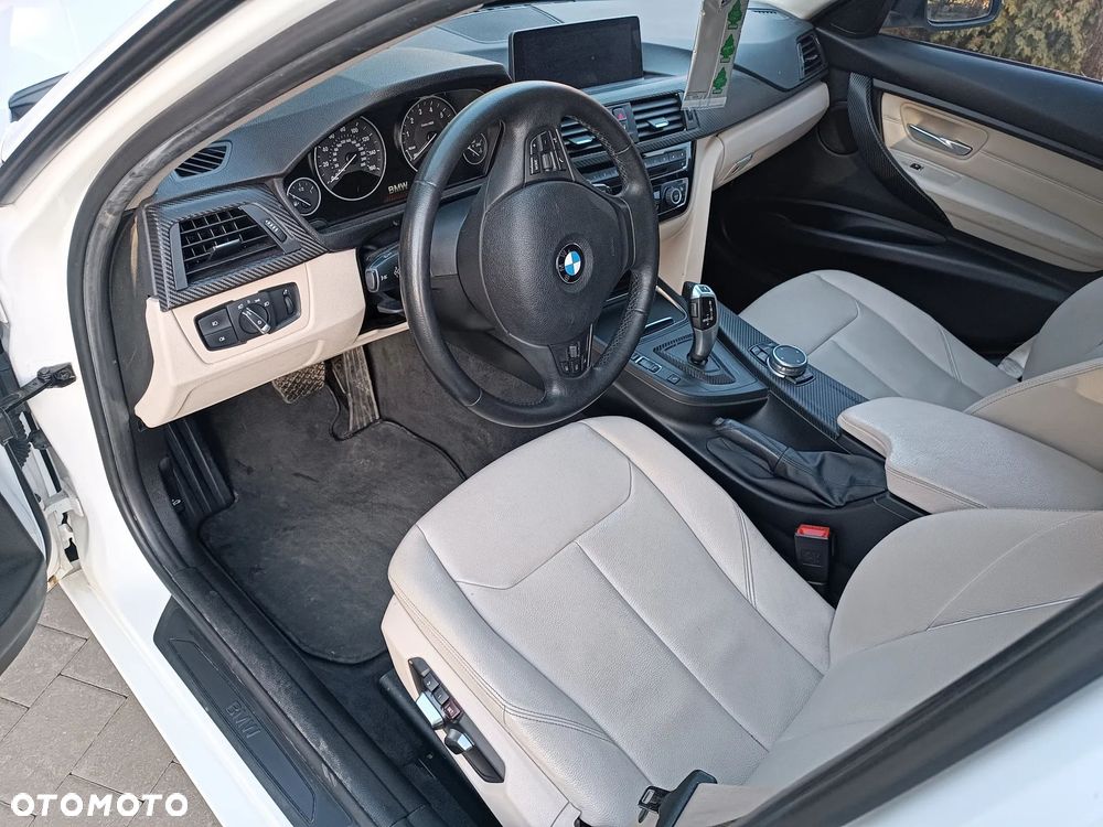 BMW Seria 3 320i xDrive - 10