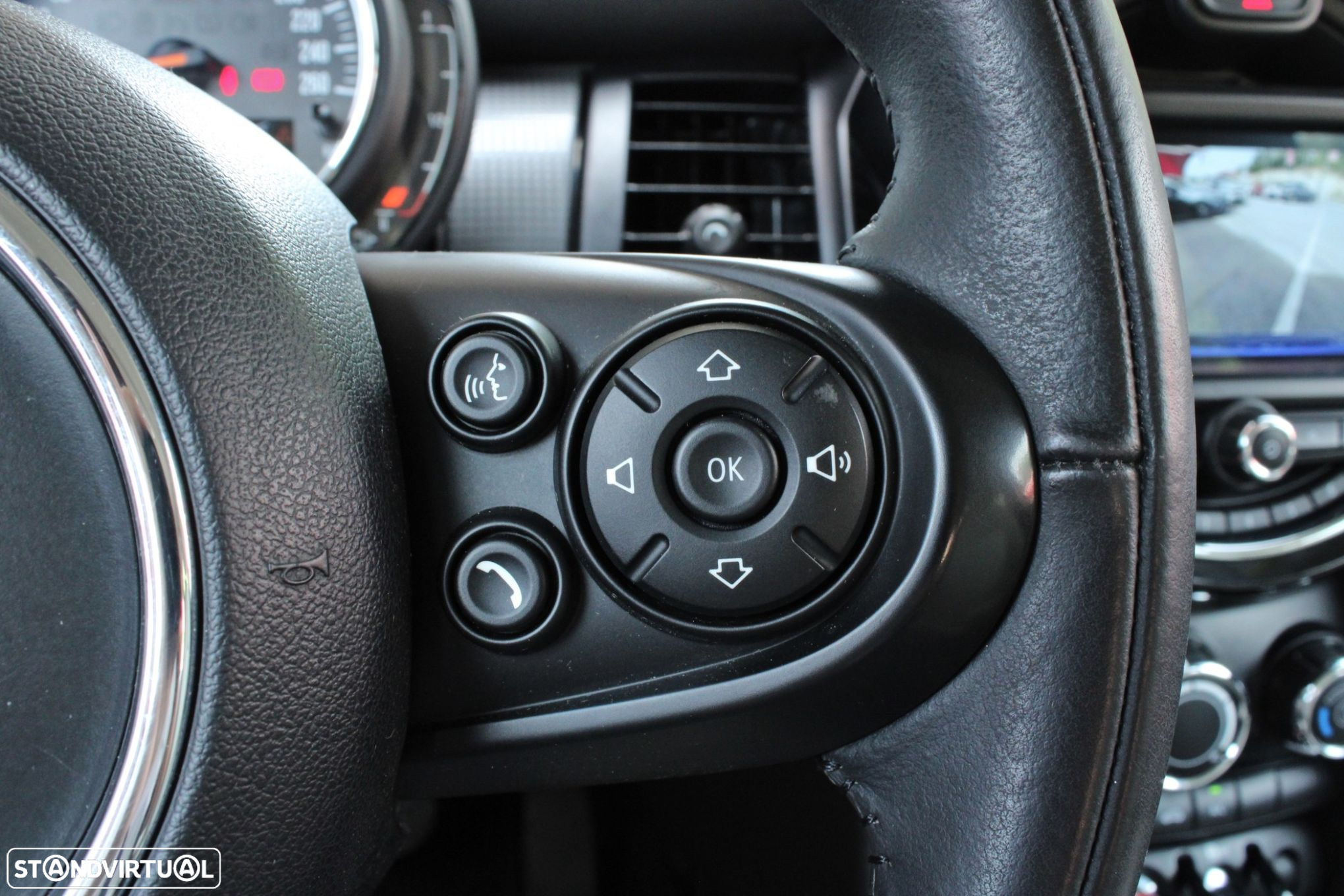 MINI 5 Portas Cooper D Auto - 8