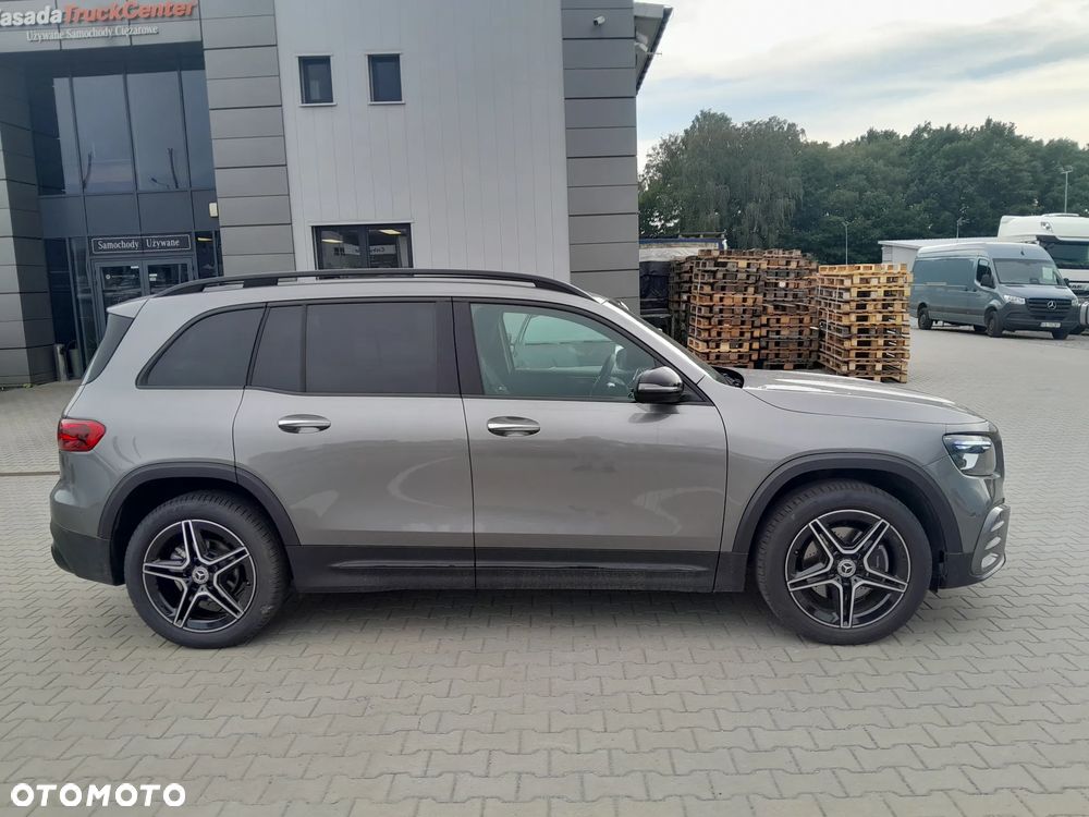 Mercedes-Benz GLB 200 AMG Line 7G-DCT - 7