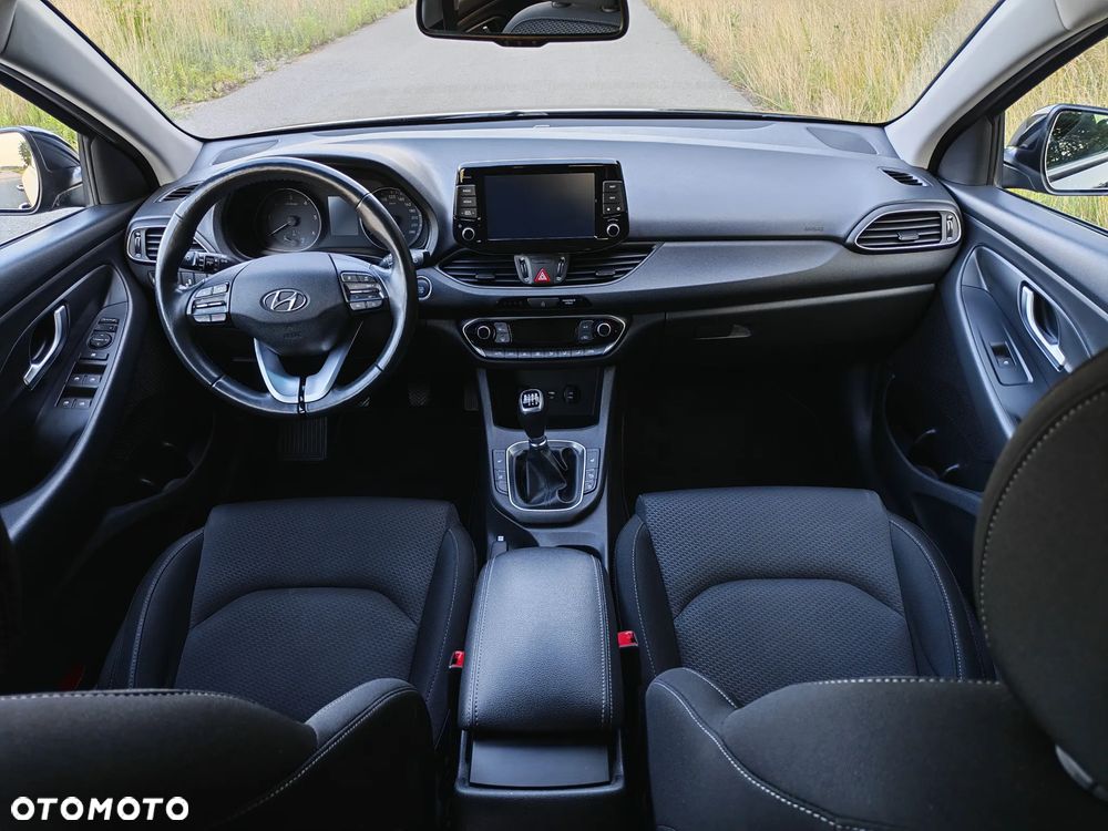Hyundai i30 blue Kombi 1.6 CRDi Premium - 32