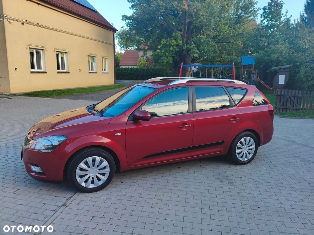 Kia Ceed 2010 photo 2