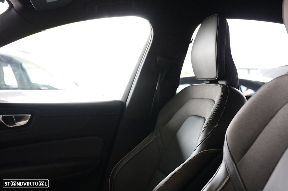 Volvo XC 60 2.0 B4 Plus Dark - 7