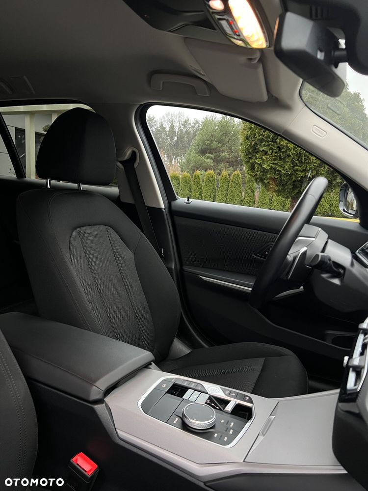 BMW Seria 3 318i - 13