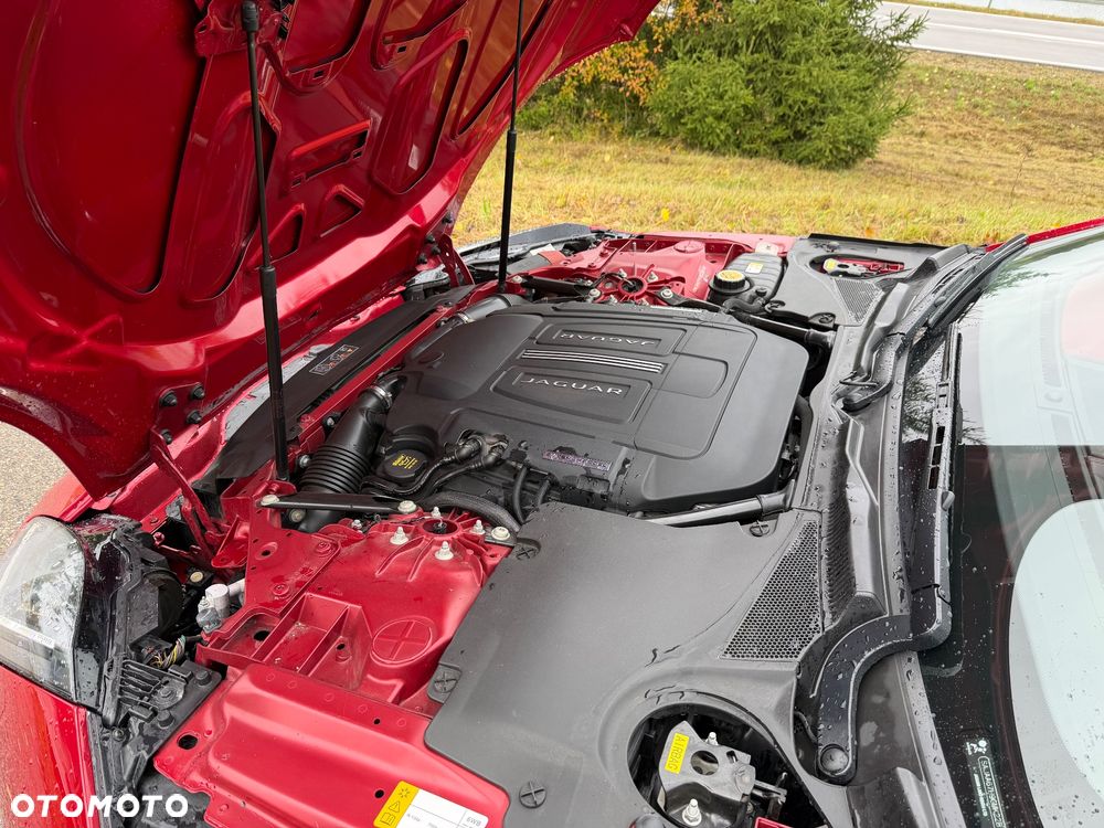 Jaguar F-Type R AWD - 16