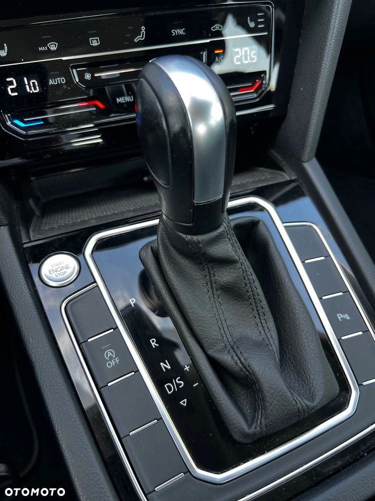 Volkswagen Passat - 20