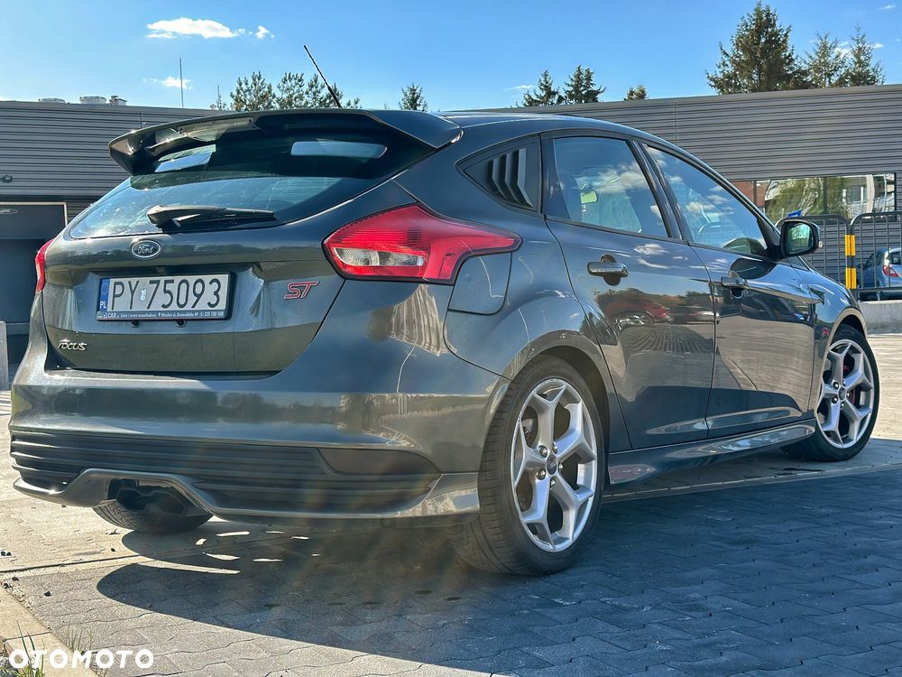 Ford Focus 2.0 EcoBoost ST mit Leder-Sport-Paket - 5