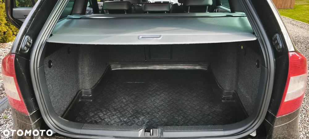 Skoda Octavia 2.0 TDI DPF RS - 9
