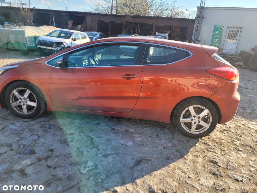 Kia ProCeed - 15
