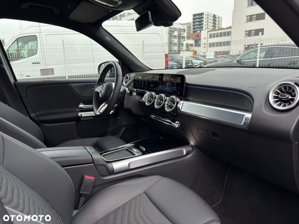 Mercedes-Benz GLB - 17