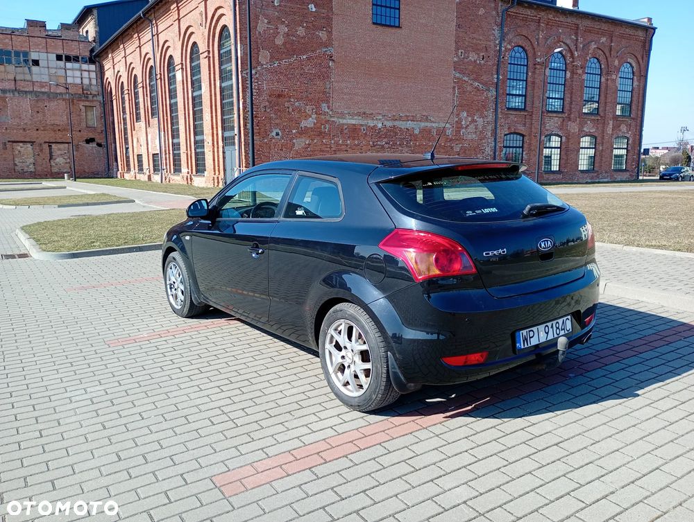 Kia ProCeed - 13