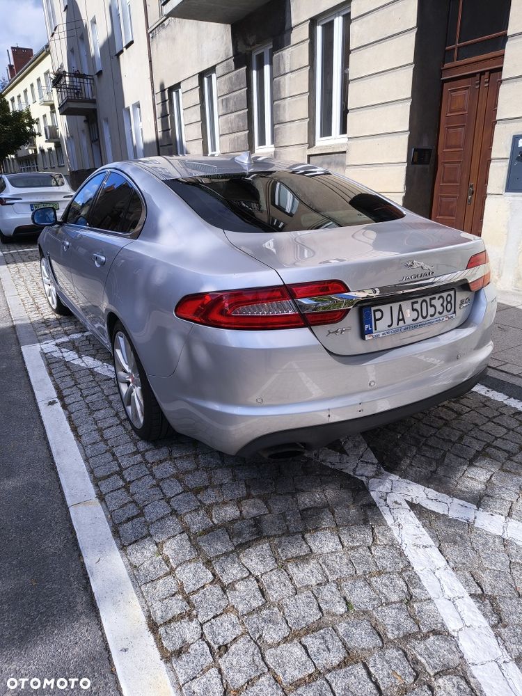 Jaguar XF - 10