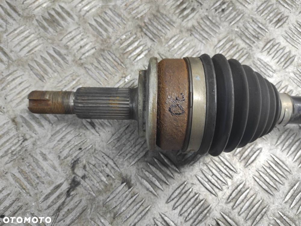PÓŁOŚ PRAWY PRZÓD  TOYOTA VERSO I LIFT - 6
