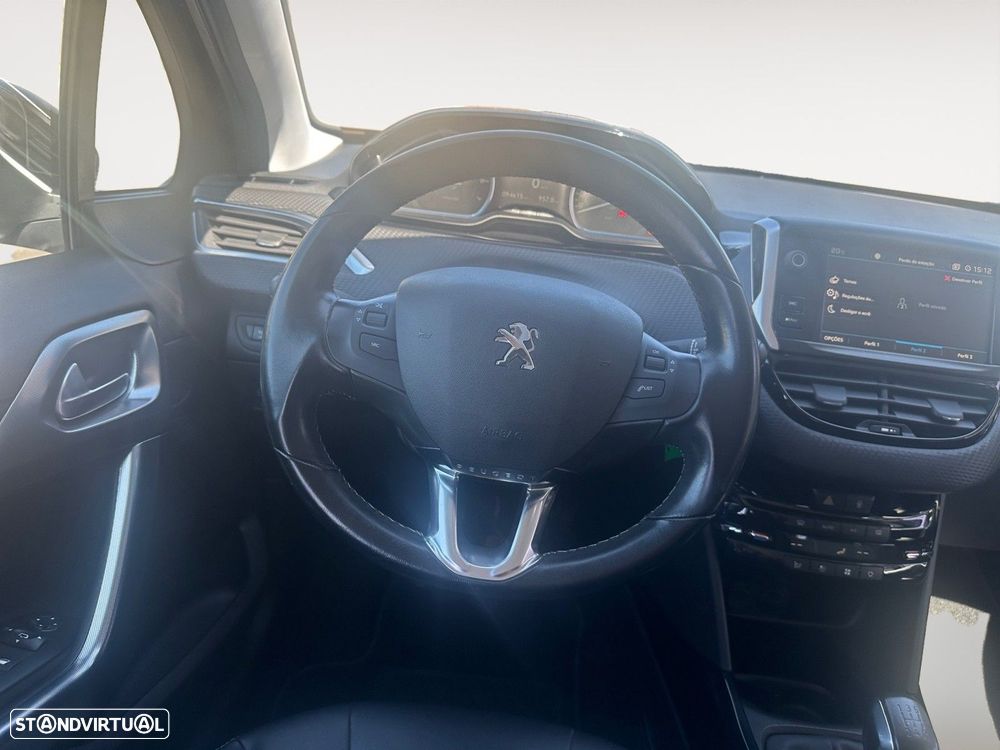 Peugeot 2008 1.2 PureTech Allure - 12