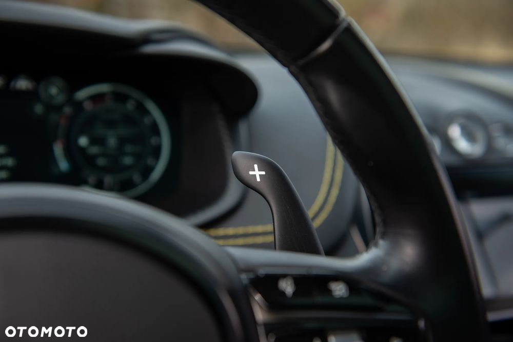 Aston Martin DBX - 37