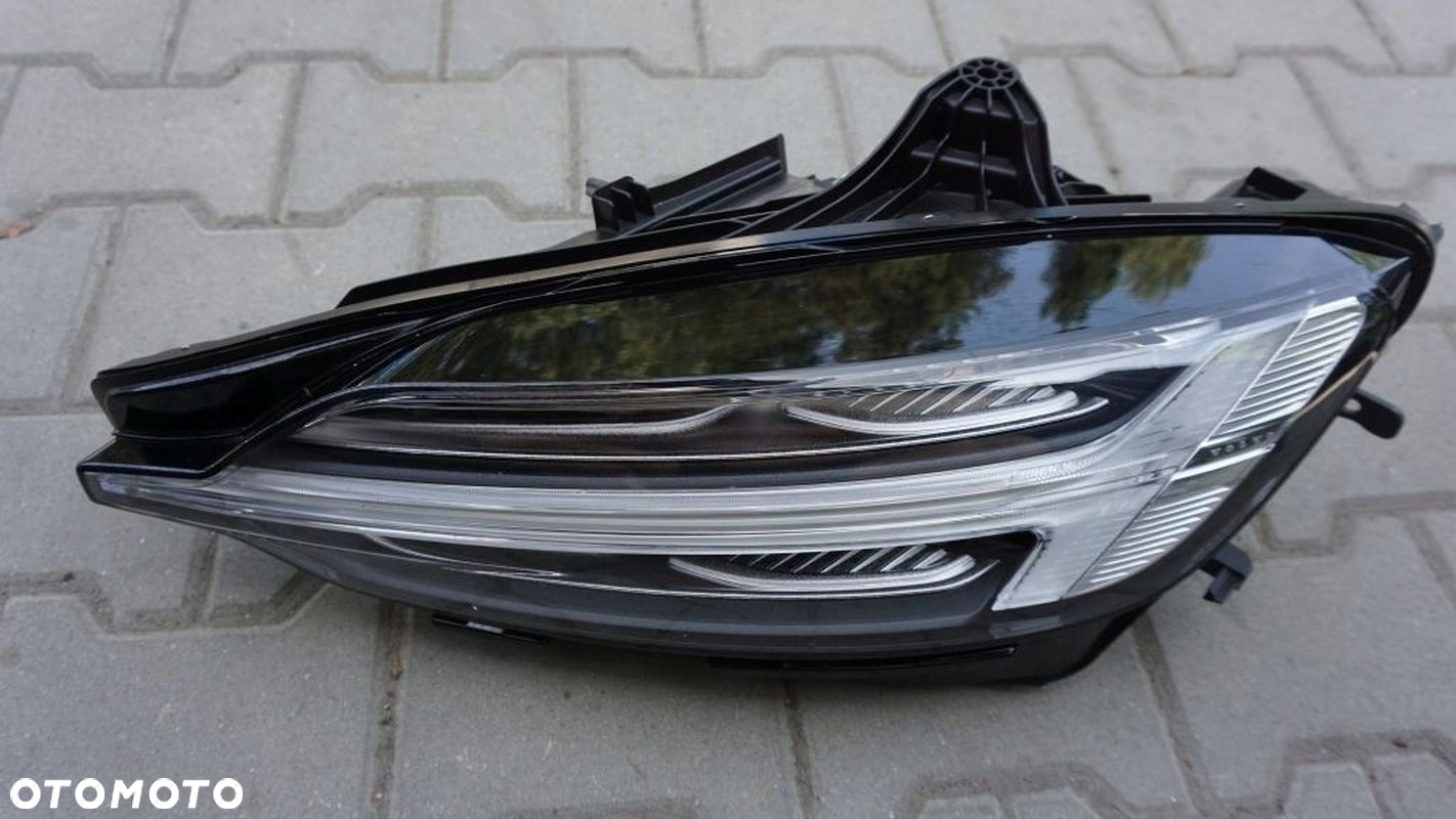 VOLVO S60 V60 CC II - LAMPA LEWA PRZÓD MID LED - 2