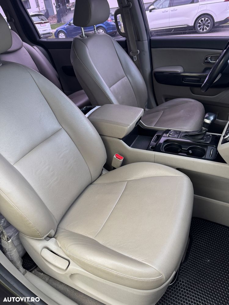 Kia Carnival - 16