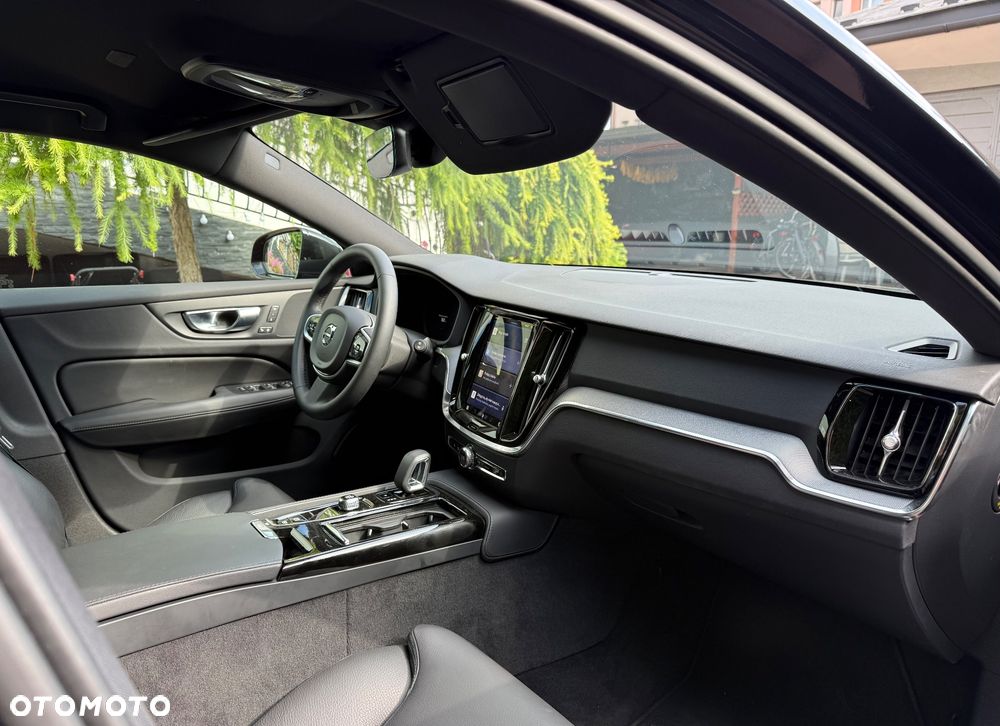 Volvo V60 T6 AWD Plug-In Hybrid Ultra Dark - 9