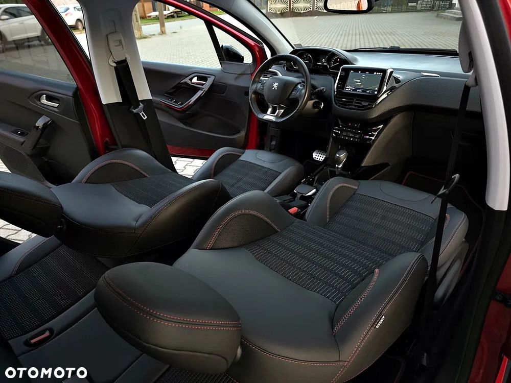 Peugeot 2008 BlueHDi 120 EAT6 Black Edition - 39