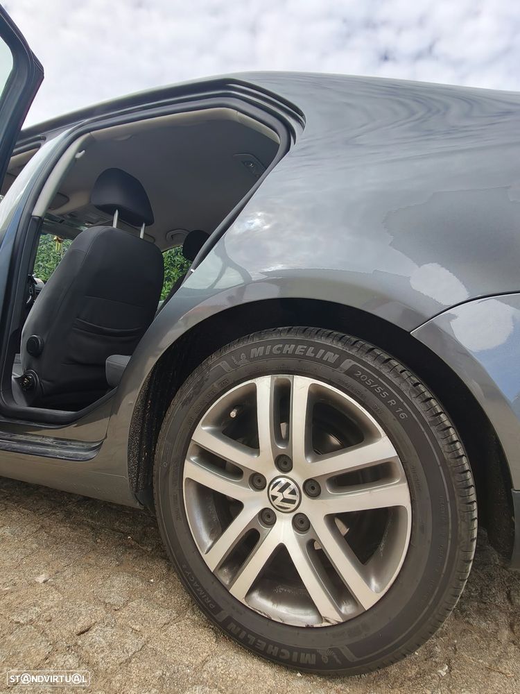 VW Jetta 1.9 TDi Confortline - 30