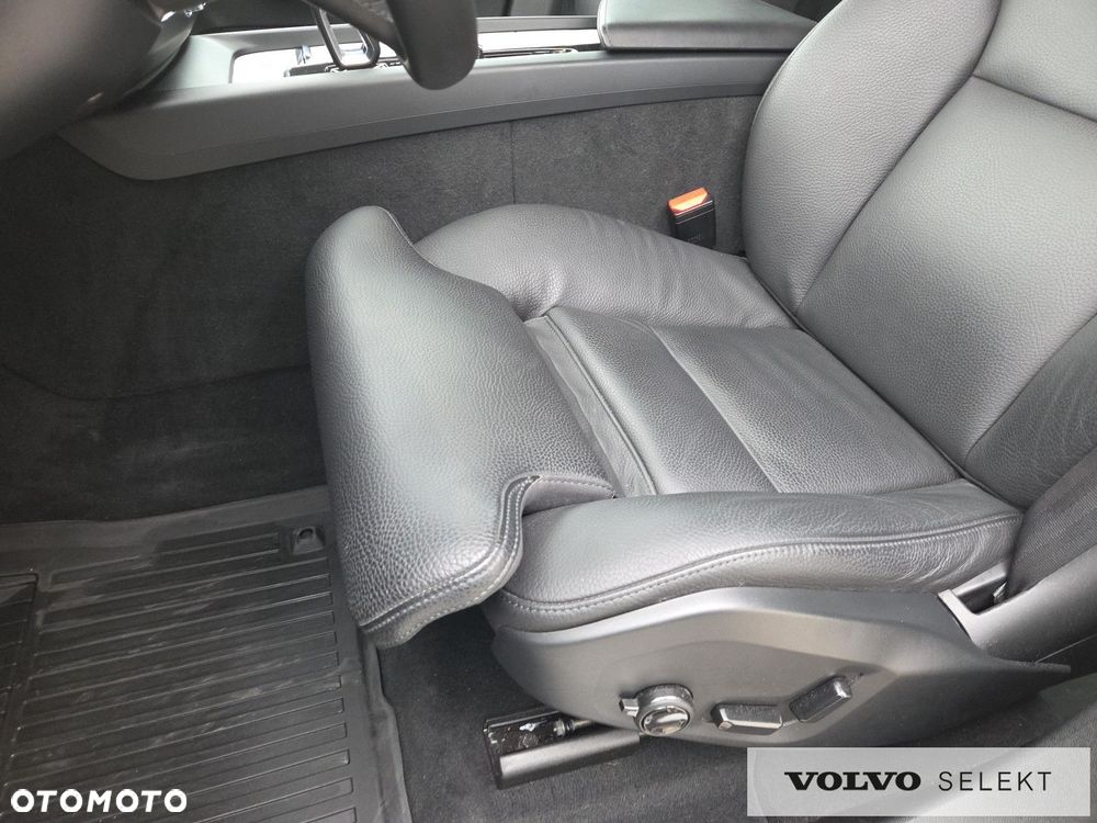 Volvo XC 60 B5 B AWD Plus Dark - 24