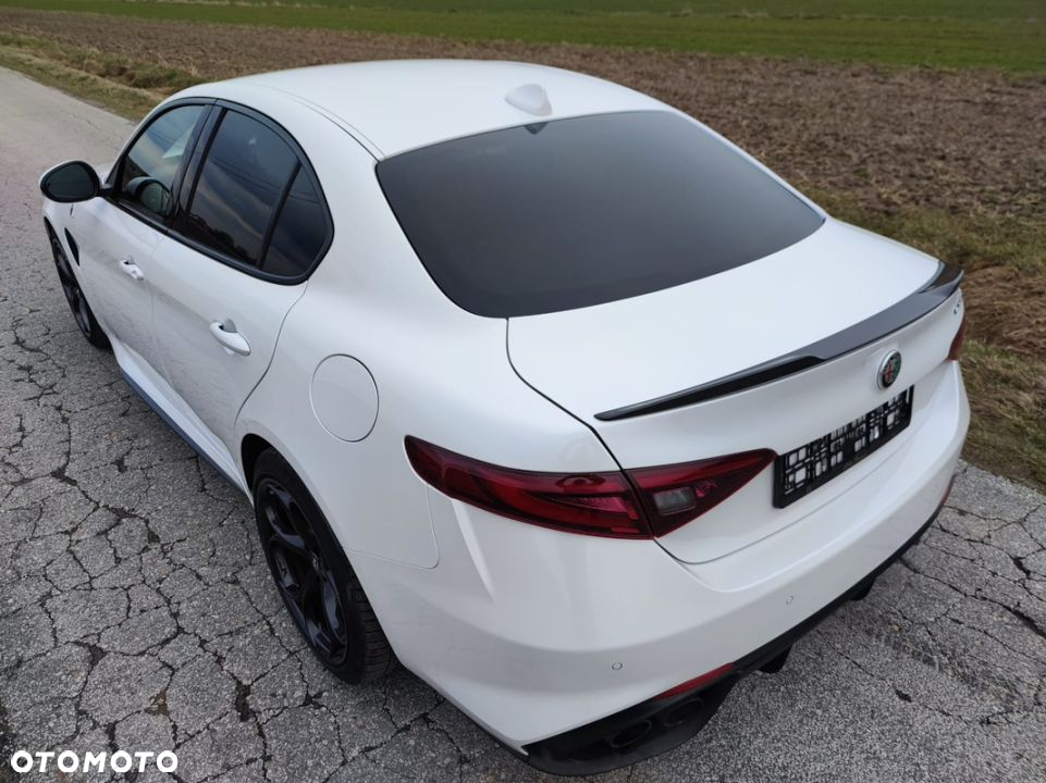 Alfa Romeo Giulia 2.9 V6 Bi-Turbo AT8 Quadrifoglio - 28